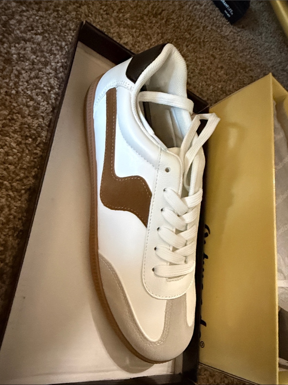 Trendy boutique White, Brown & Tan Low-Top Sneakers
